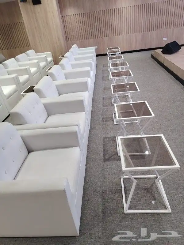 تاجير كنب في اي بي 4