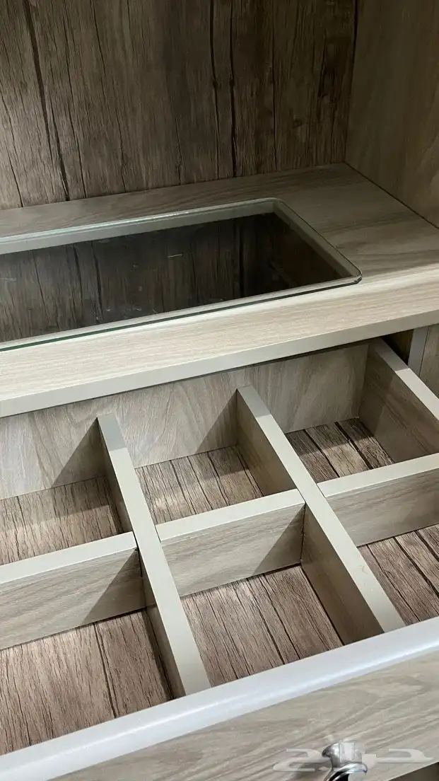 غرفه كبيره دولاب وكمودينه 2وتسريحه ودرج صغير جانبي 9