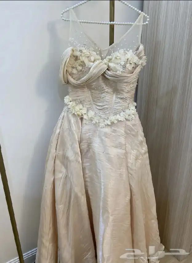 فستان تصميم خاص تفصيل اشتريته ب 2100 بيعه ب900 0