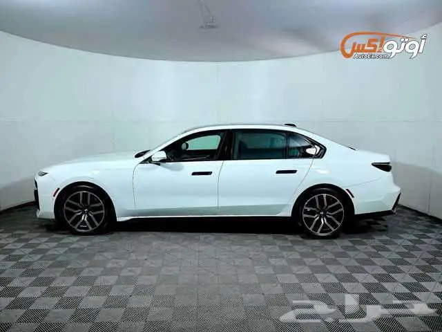 2025 بي إم دبليو 740i 3