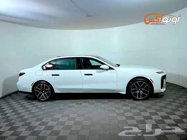 2025 بي إم دبليو 740i 5