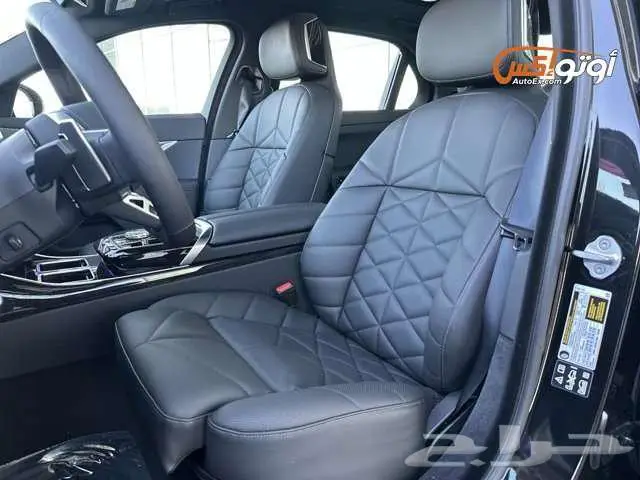 2025 بي إم دبليو 740i xDrive 7