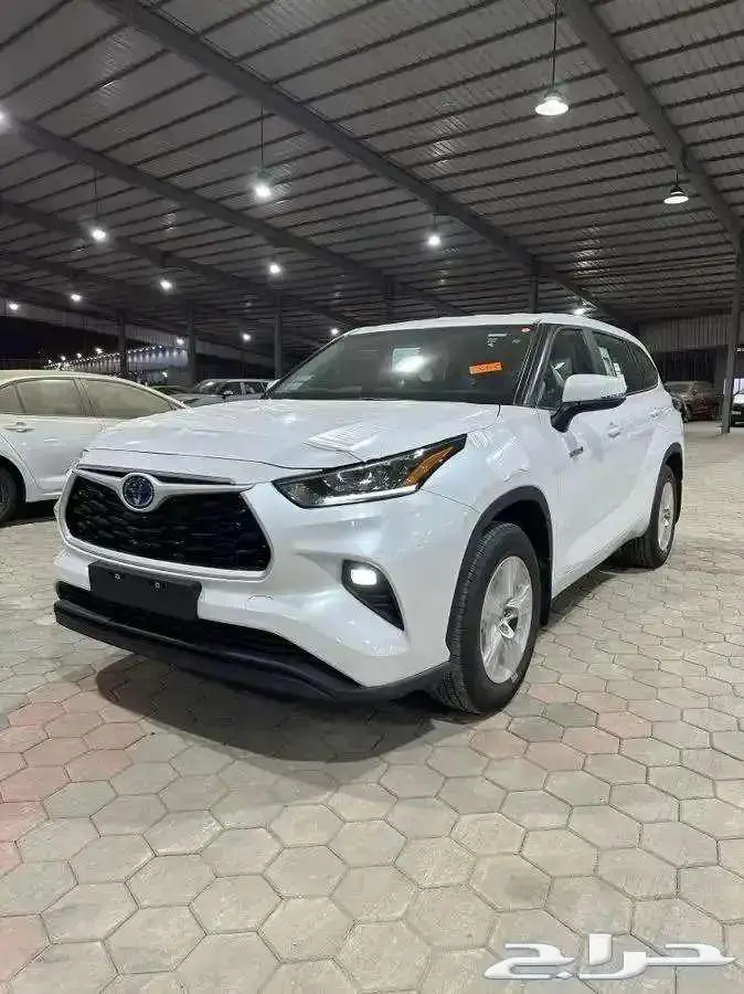 تويوتا هايلاندر LE دبل 2025 اللون ابيض 0