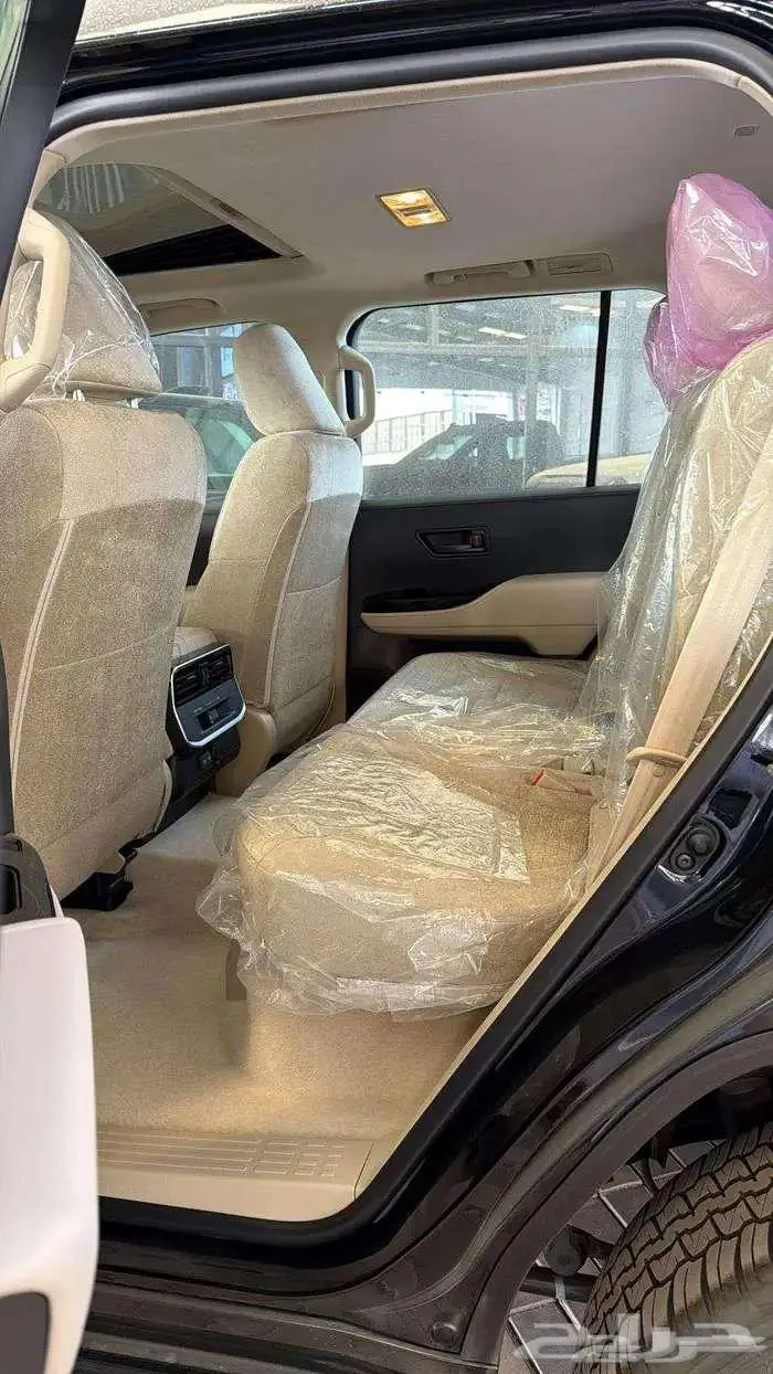 تويوتا لاند كروزر GXR نص فل ديزل بريمي 2025 3