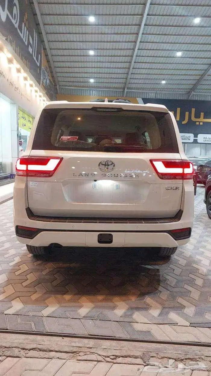 لاندكروزر جي اكس ار رقم 4 و 3 بنزين 2025 12