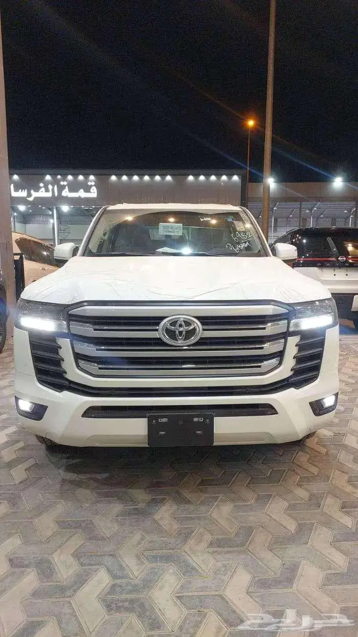 لاندكروزر جي اكس ار رقم 4 و 3 بنزين 2025 0