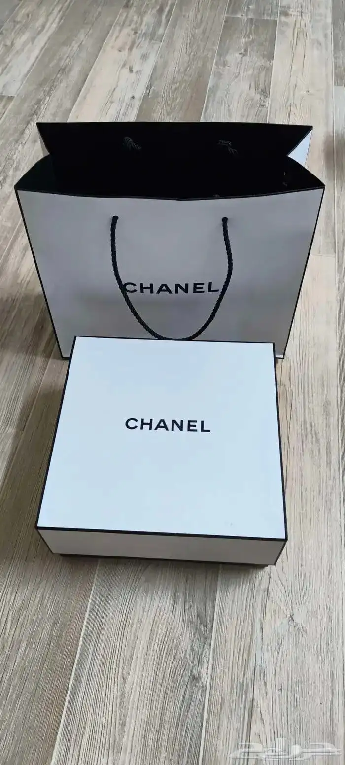 كيس وعلبة عطر شانيل أصليين من أمريكا للبيع 0