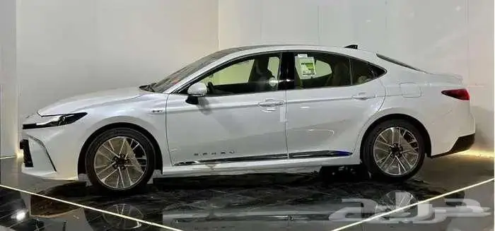 تويوتا كامرى le هايبرد موديل 2025 3