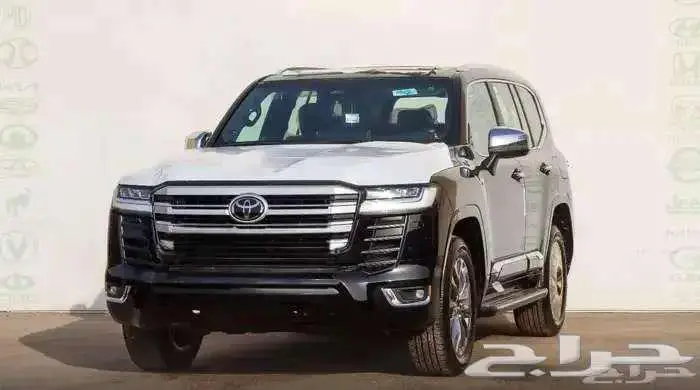 لاندكروزر VXR موديل 2025 بنزين حبه فقط لون اسود 2