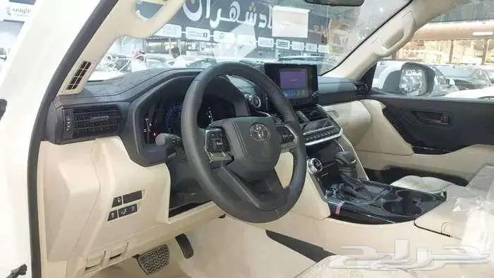 لاندكروزر جي اكس ار رقم 4 و 3 بنزين 2025 6