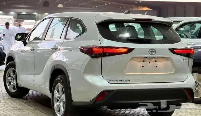 تويوتا هايلاندر LE دفع رباعي هايبرد 2025 2