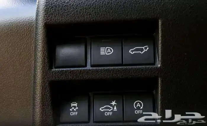 لاندكروزر VXR موديل 2025 بنزين حبه فقط لون اسود 12