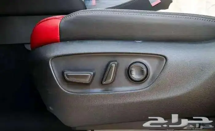 لاندكروزر VXR موديل 2025 بنزين حبه فقط لون اسود 13