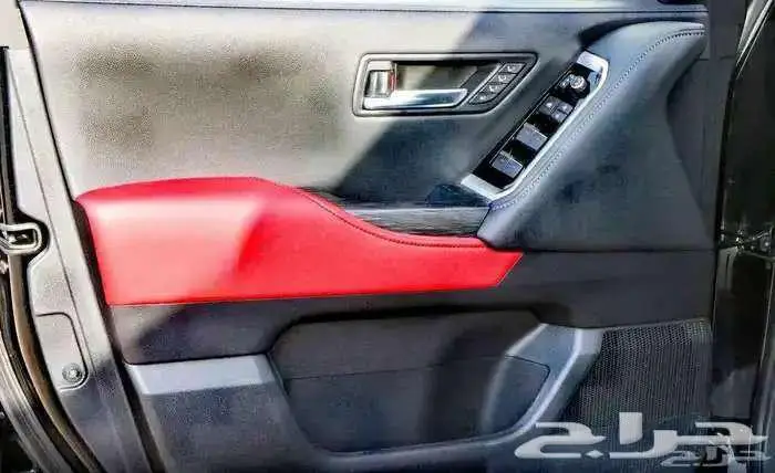 لاندكروزر VXR موديل 2025 بنزين حبه فقط لون اسود 14