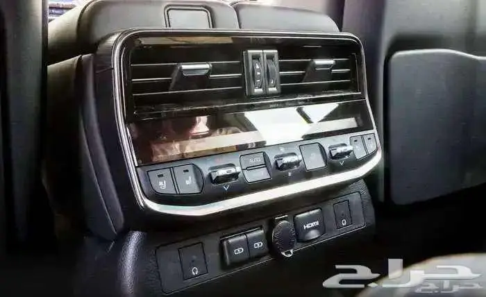 لاندكروزر VXR موديل 2025 بنزين حبه فقط لون اسود 11