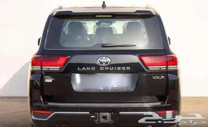 لاندكروزر VXR موديل 2025 بنزين حبه فقط لون اسود 8