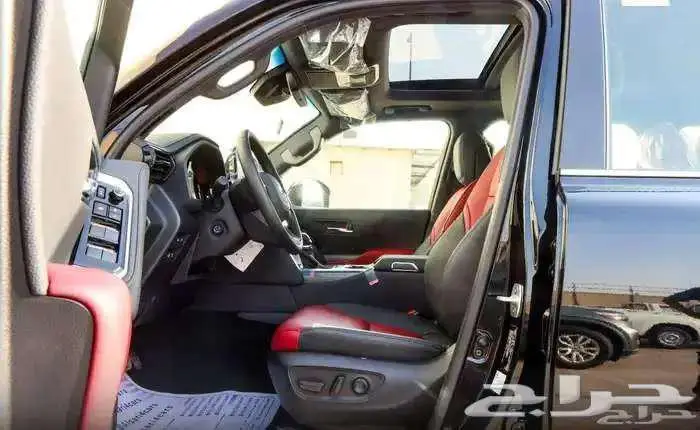 لاندكروزر VXR موديل 2025 بنزين حبه فقط لون اسود 23