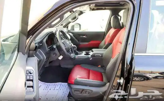 لاندكروزر VXR موديل 2025 بنزين حبه فقط لون اسود 21