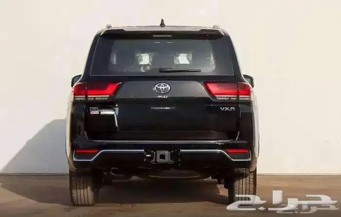 لاندكروزر VXR موديل 2025 بنزين حبه فقط لون اسود 7