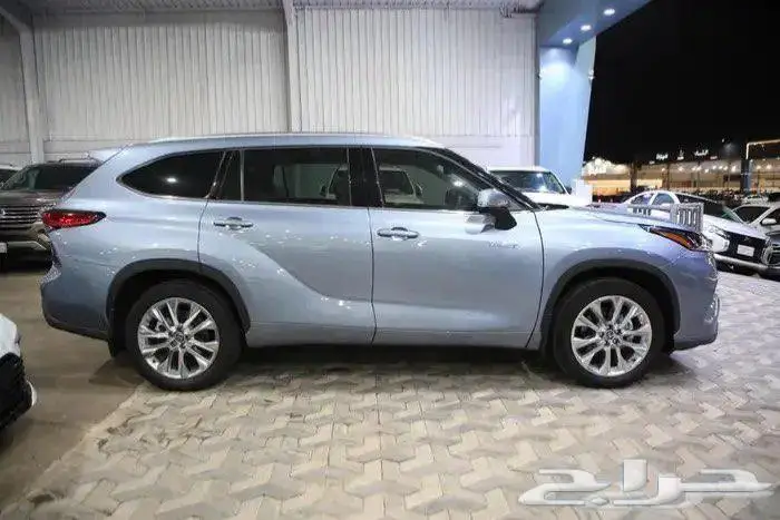 تويوتا هايلندر فل كامل ليمتد هايبرد بانوراما جلد موديل 2023 4