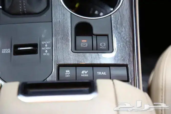 تويوتا هايلندر فل كامل ليمتد هايبرد بانوراما جلد موديل 2023 12