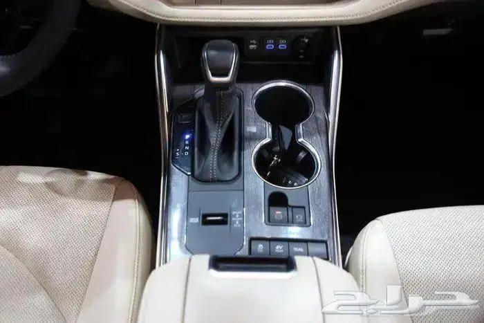 تويوتا هايلندر فل كامل ليمتد هايبرد بانوراما جلد موديل 2023 17