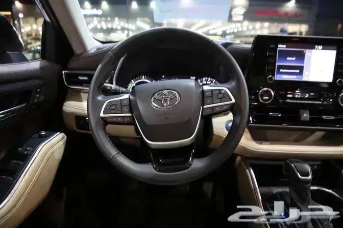 تويوتا هايلندر فل كامل ليمتد هايبرد بانوراما جلد موديل 2023 10