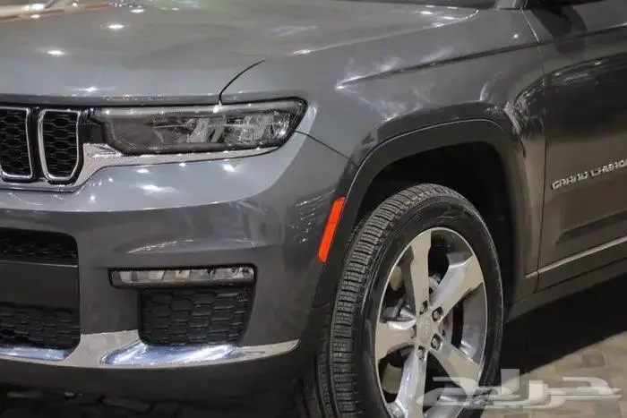 جيب جراند شيروكي ليمتد بانوراما جلد ستة سلندر موديل 2022 8