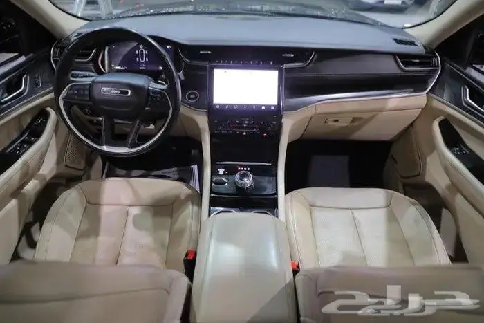 جيب جراند شيروكي ليمتد بانوراما جلد ستة سلندر موديل 2022 13