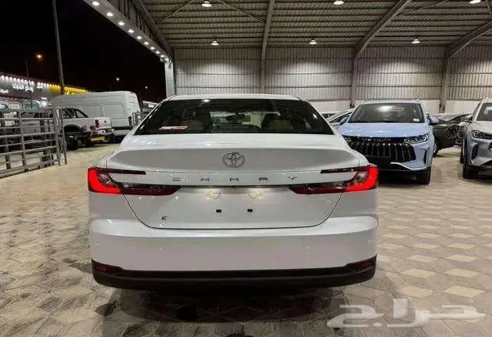 تويوتا كامرى E استندر بنزين 2025 2