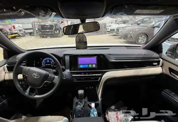 تويوتا كامرى E استندر بنزين 2025 3