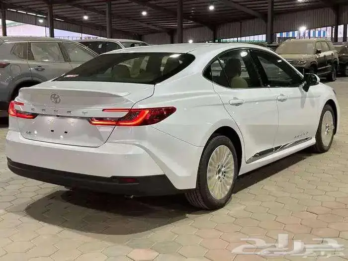 تويوتا كامرى LE بنزين موديل 2025 5