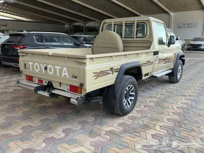 تويوتا شاص بنزين وديزل 2025 فل كامل اتوماتيك رفرف سعودي 5