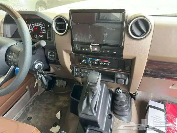 تويوتا شاص بنزين وديزل 2025 فل كامل اتوماتيك رفرف سعودي 10