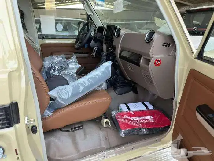 تويوتا شاص بنزين وديزل 2025 فل كامل اتوماتيك رفرف سعودي 8