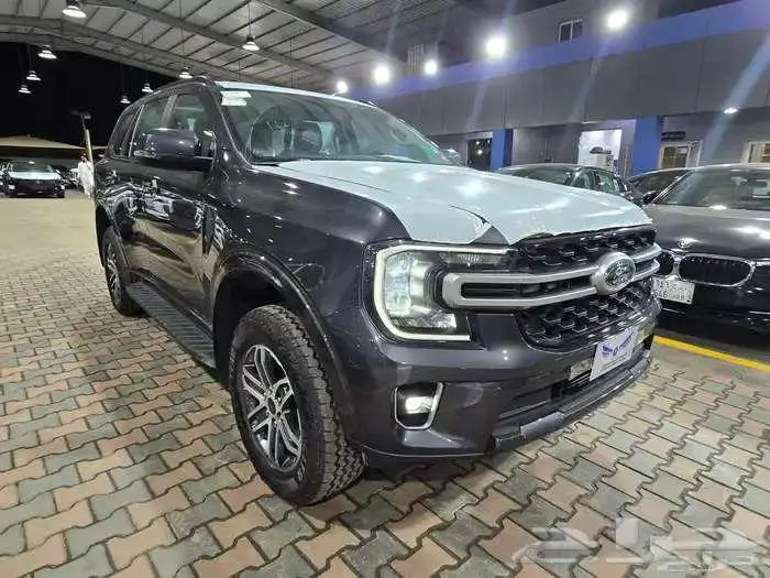 فورد ايفرست 2025 XLS بنزين 7 راكب دبل ( كاش - تقسيط ) 2