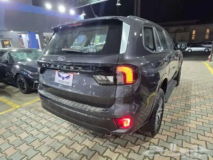 فورد ايفرست 2025 XLS بنزين 7 راكب دبل ( كاش - تقسيط ) 4