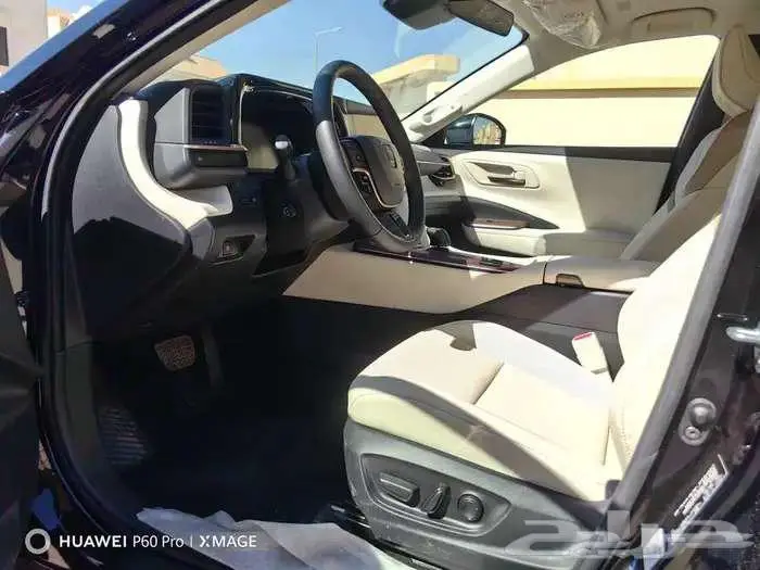 كراون بريميوم اسود 2025 17