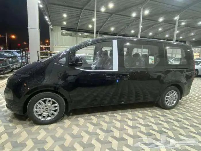 هيونداي ستاريا 9 راكب ديزل 2025 لدى شركة سفنز للسيارات 2