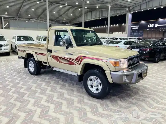 تويوتا شاص 2013 بريمي ماشي 136 الف قمة فالنظافة 1