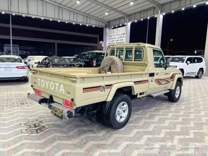 تويوتا شاص 2013 بريمي ماشي 136 الف قمة فالنظافة 5