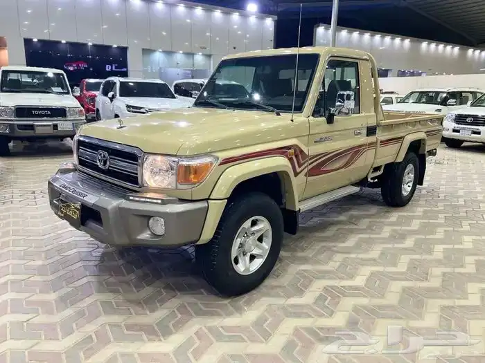 تويوتا شاص 2013 بريمي ماشي 136 الف قمة فالنظافة 2