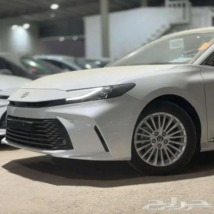 كامري LE بنزين نص فل 2025 اقل سعر للكاش 1