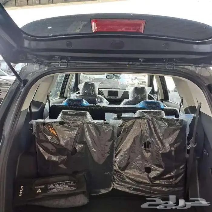 كيا كارنز شاشة وكاميرا موديل 2025 لدى شركة سفنز التجارية 13