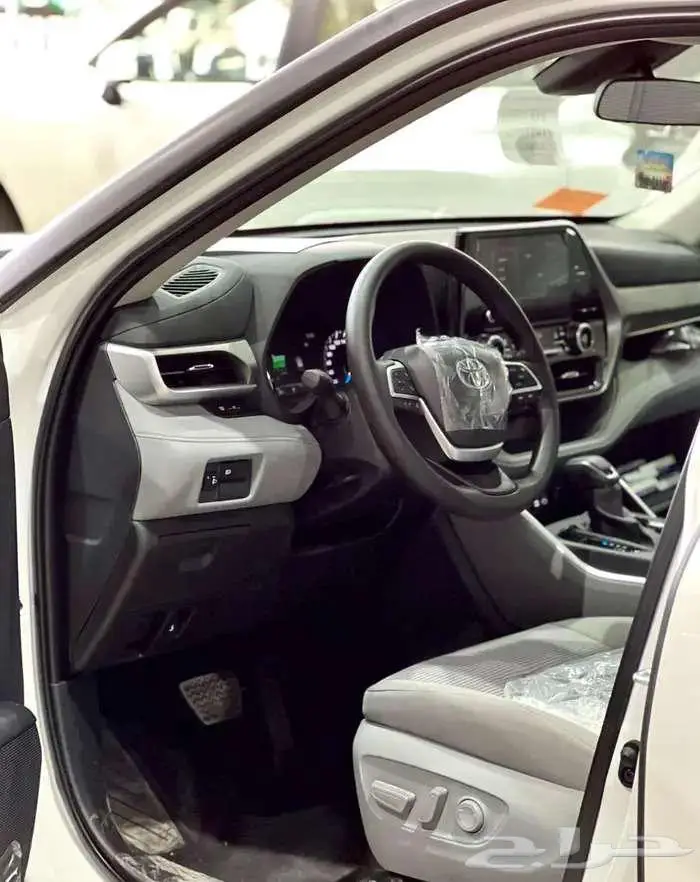 تويوتا هايلاندر LE دفع رباعي هايبرد 2025 12