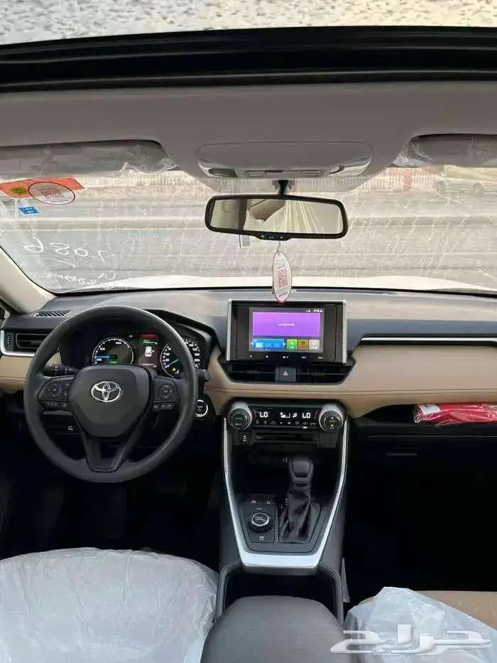 راف فور نص فل XLE هايبرد 2025 ابيض 3