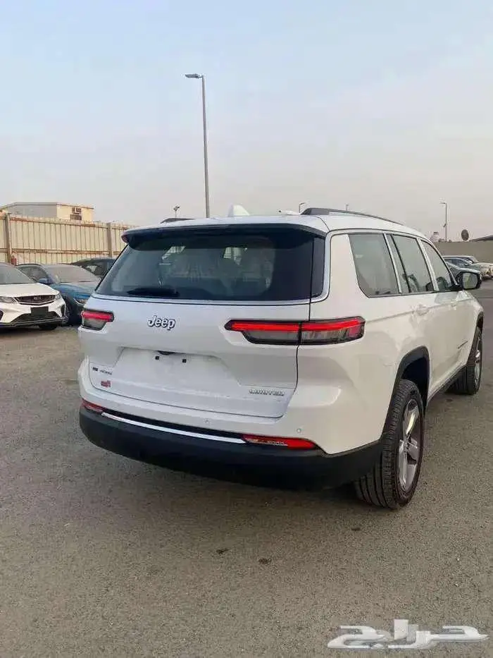 جيب جراند شيروكي 2023 ليمتد عرض خاص 3