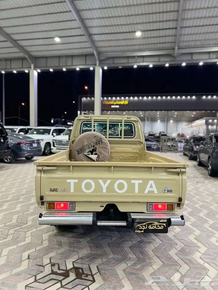 تويوتا شاص 2013 بريمي ماشي 136 الف قمة فالنظافة 4