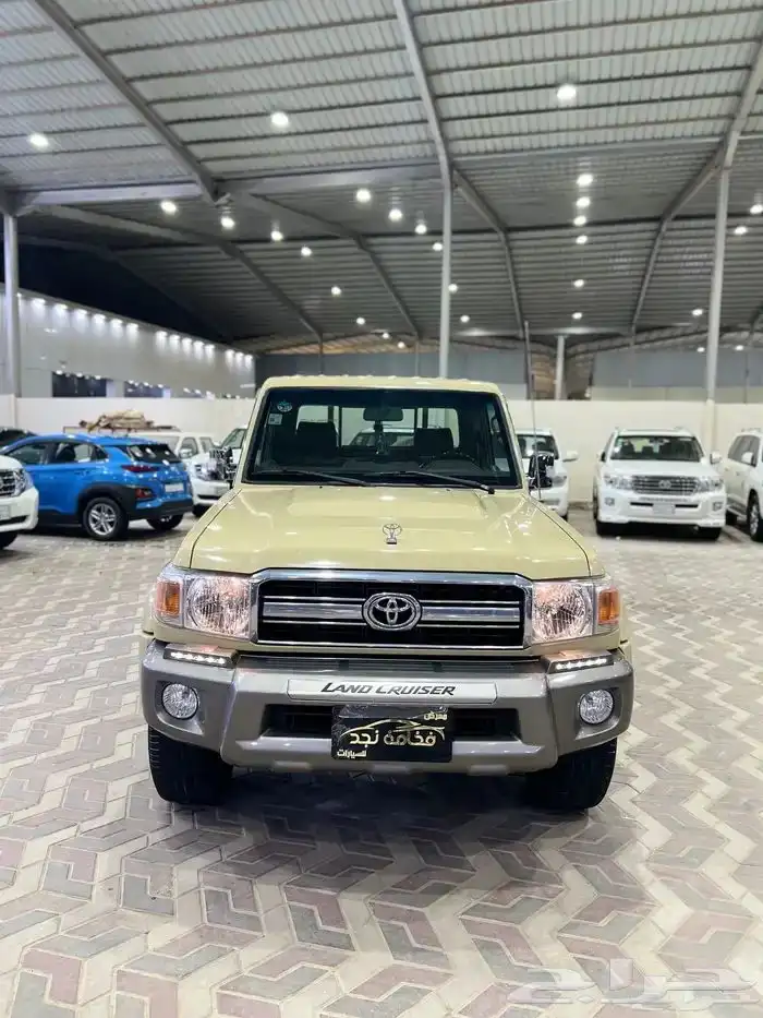 تويوتا شاص 2013 بريمي ماشي 136 الف قمة فالنظافة 0