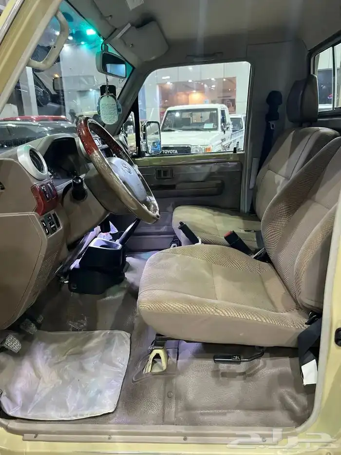 تويوتا شاص 2013 بريمي ماشي 136 الف قمة فالنظافة 13